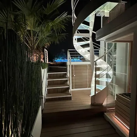 Readmyhostprofile! Luxury 4 Bedroom Penthouse Near Duomo شقة ميلان