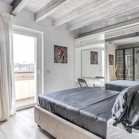 Readmyhostprofile! Luxury 4 Bedroom Penthouse Near Duomo شقة *