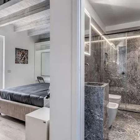 Readmyhostprofile! Luxury 4 Bedroom Penthouse Near Duomo شقة ميلان